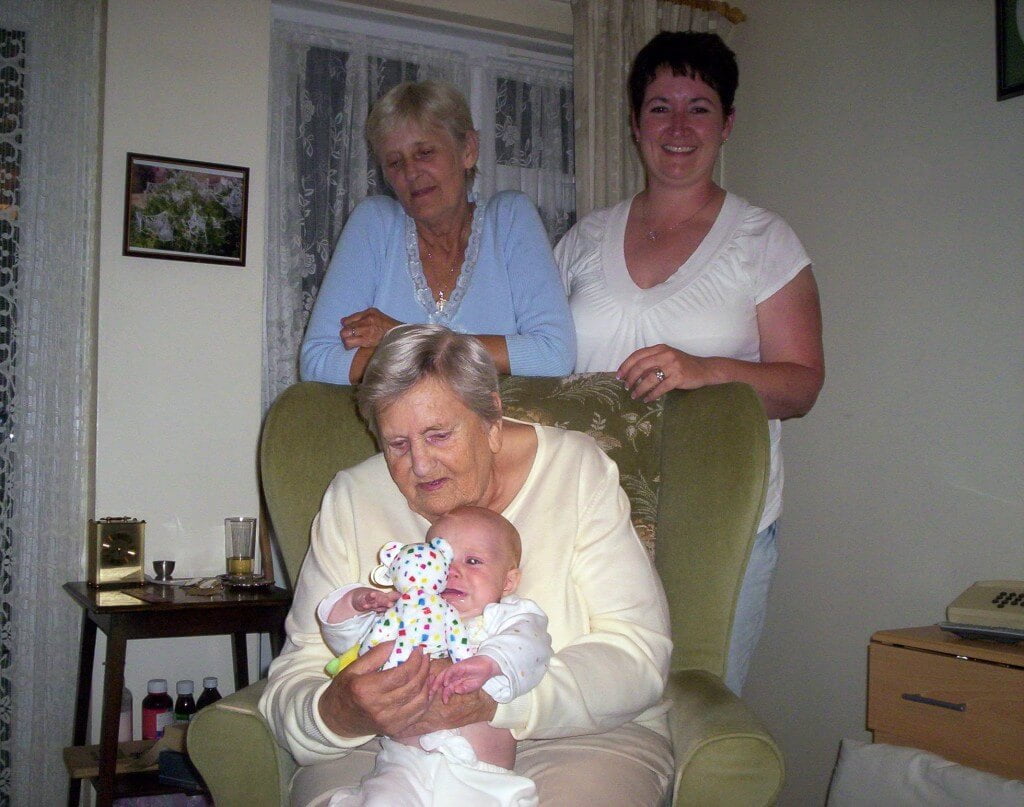 Left Aunty Cyndy, Middle Nan, right Cyndy's daughter Janine